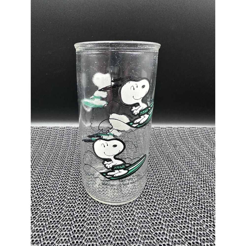 Vintage Snoopy Surfing Drinking Glass Peanuts Green Graphic United Feature 1988
